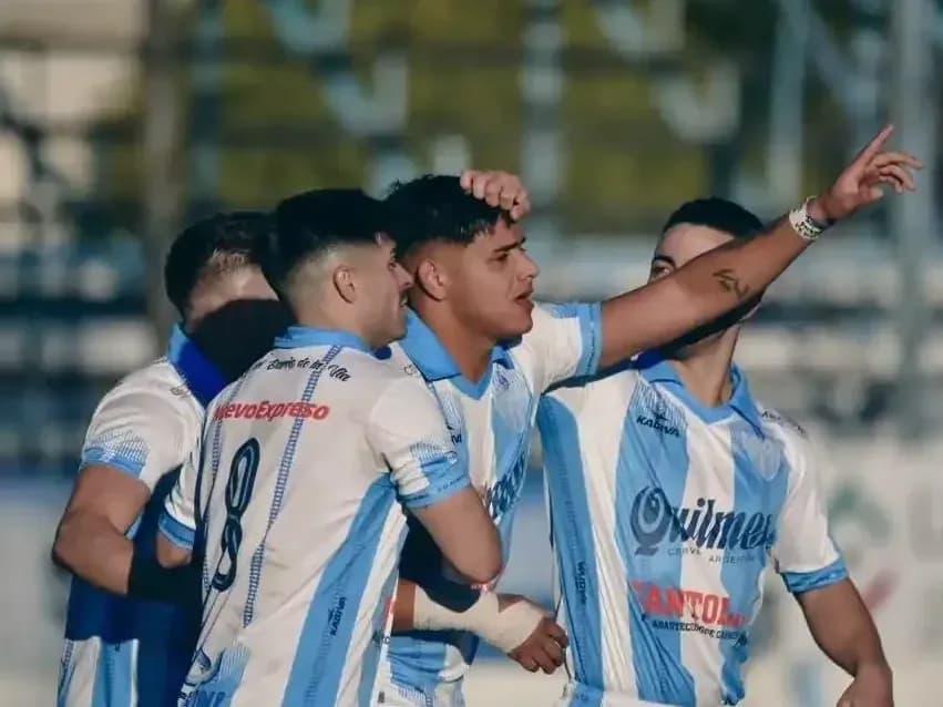 Juventud Unida goleó a Camioneros y estiró la ventaja en la cima del Torneo Apertura - imagen de origen