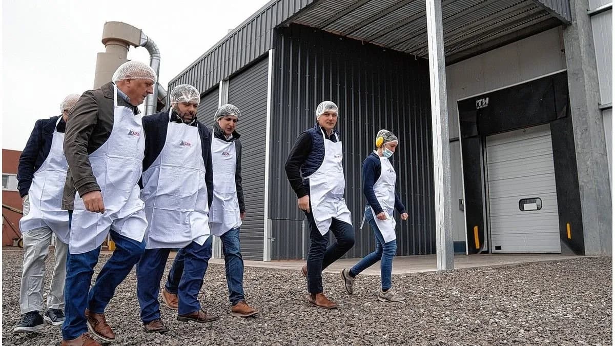 Destacan a la planta de LAR en Crespo como referente nacional para la industrialización de nuez pecán - imagen de origen