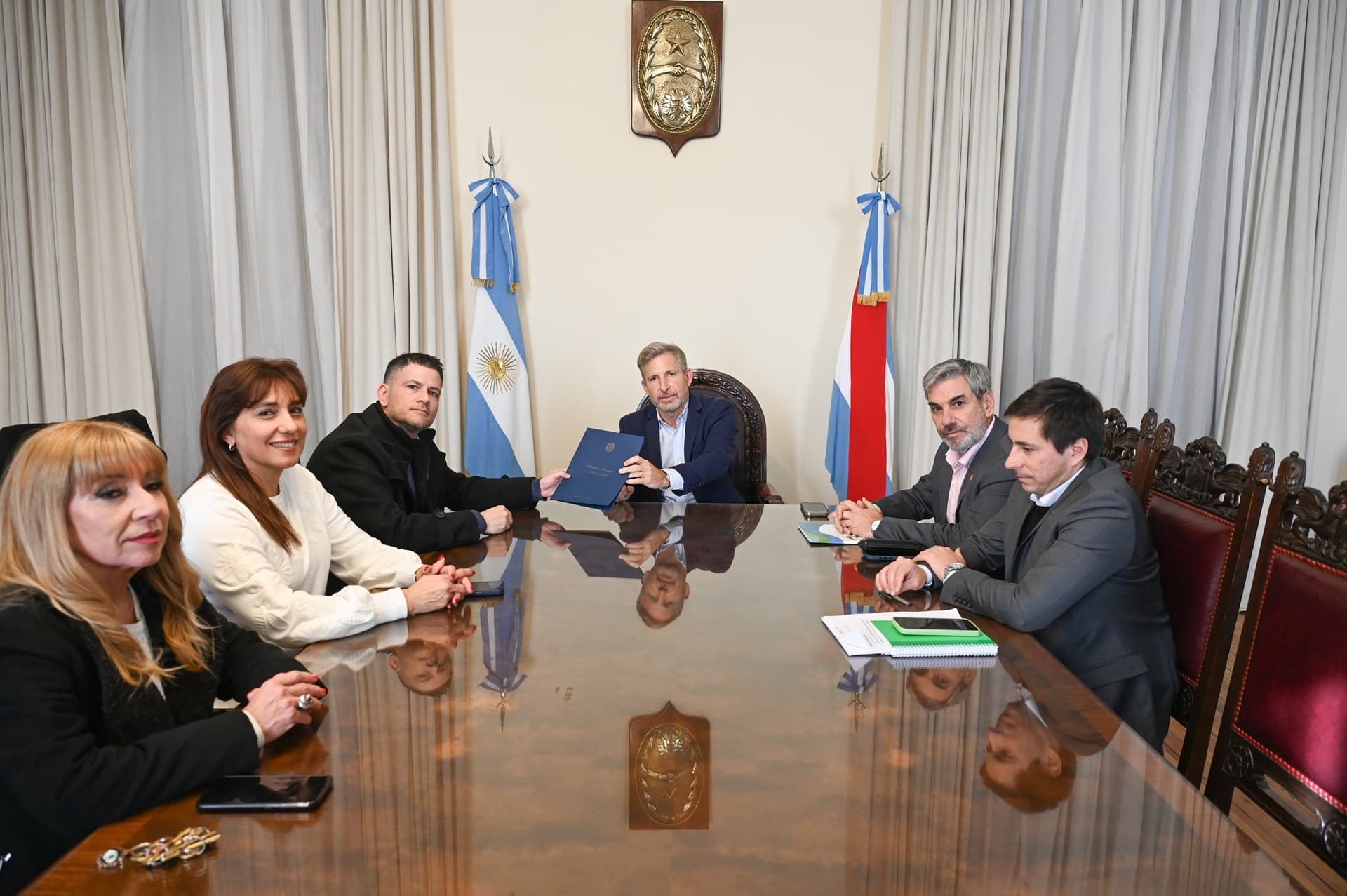 Frigerio firmó con el intendente de Feliciano un convenio para financiar obras de infraestructura sanitaria - imagen de origen
