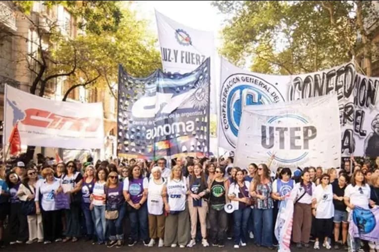 Morosidad récord: sindicatos marchan a Economía por el endeudamiento de las familias - imagen de origen