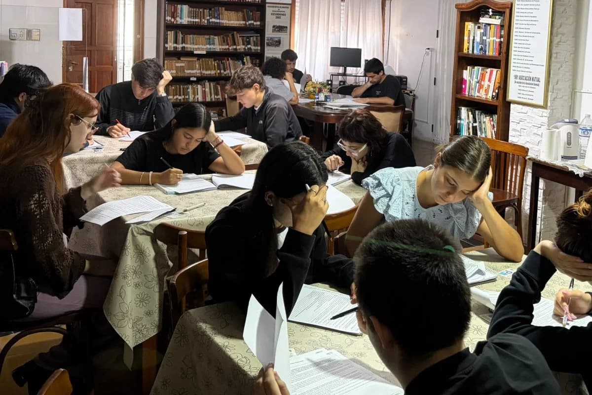 Abrieron las inscripciones para cursar UBA XXI en Gualeguaychú - imagen de origen