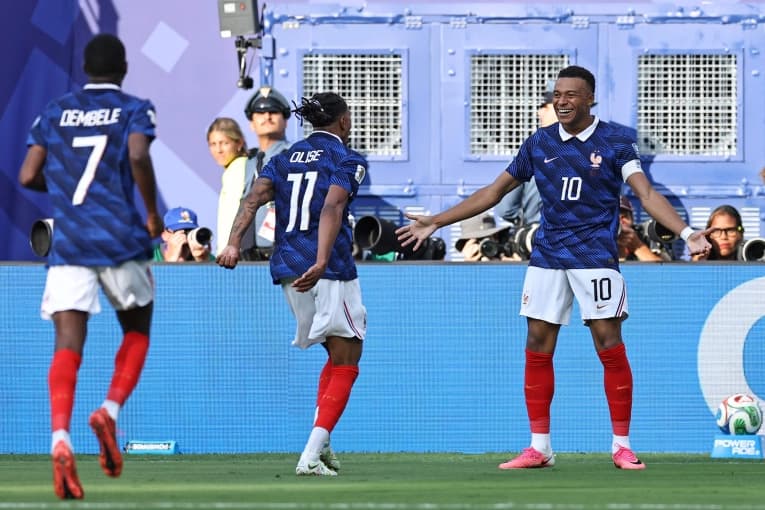 Francia aplastó a Suecia con doblete de Mbappé y va por Paraguay - imagen de origen