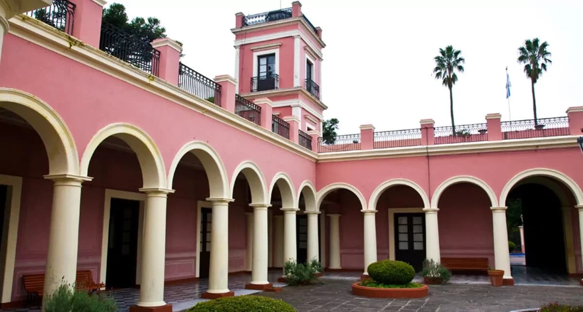 Obras clave para el Palacio San José y el hospital de La Baxada fueron abordadas en la reunión de gabinete - imagen de origen