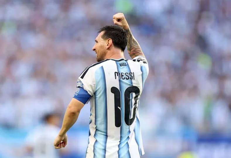 El Centro Comercial de Crespo propone cerrar antes este miércoles para alentar a la Selección en familia - imagen de origen