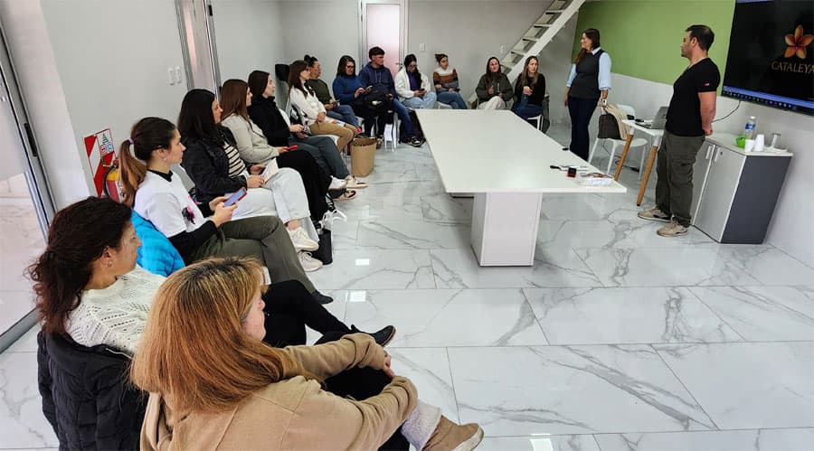 Villa Elisa: Los asistentes de la Incubadora presentaron su Elevator Pitch - imagen de origen