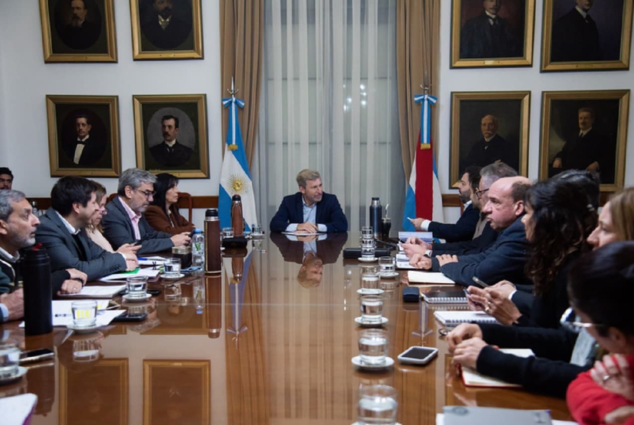 Obras clave en el Palacio San José y el hospital de La Baxada fueron abordadas en la reunión de gabinete - imagen de origen