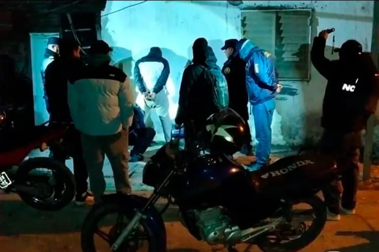 Venta de droga en Lomas del Mirador II: arrestaron al hombre prófugo y son 14 los detenidos - imagen de origen