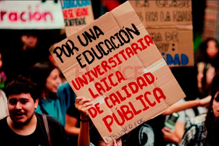 Docentes universitarios realizan un paro en el marco del plan de lucha por salarios y financiamiento - imagen de origen