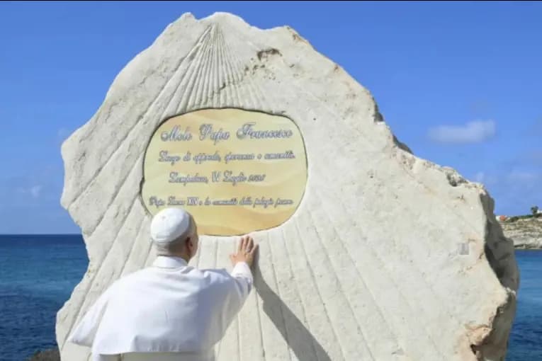 El Papa León XIV visitó Lampedusa y pidió a Estados Unidos y Europa acoger a los migrantes - imagen de origen