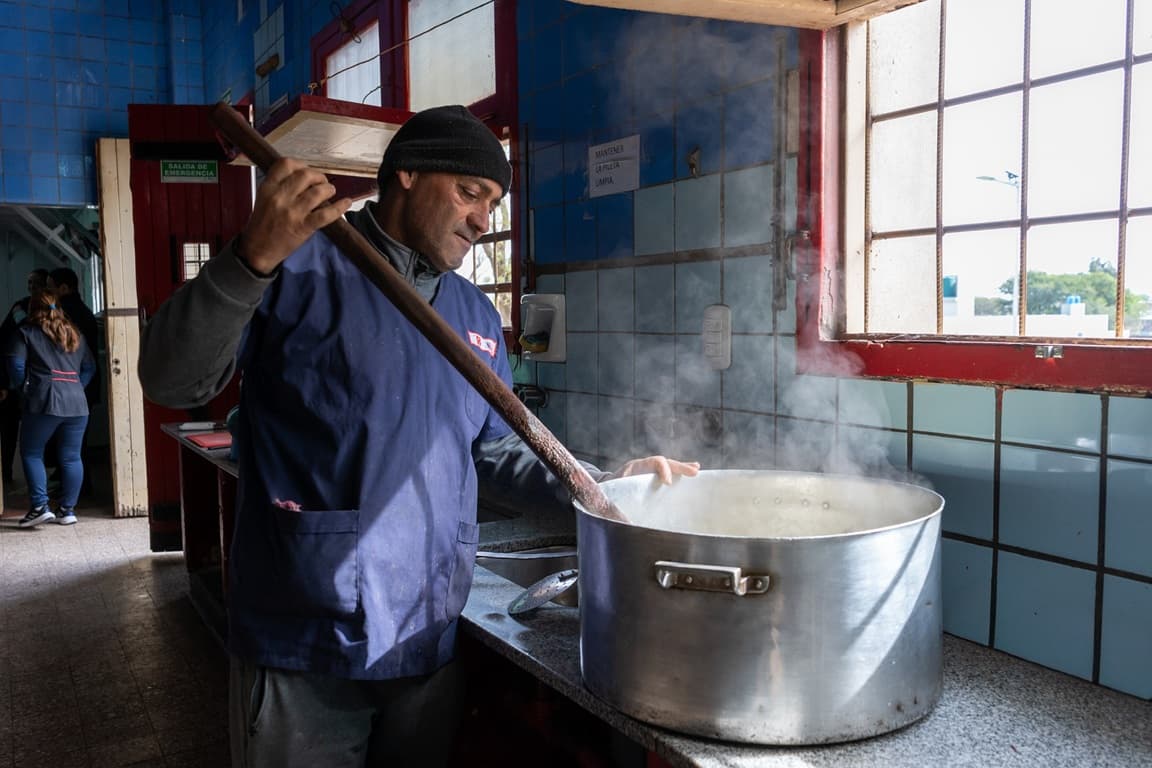 El Gobierno apelará la cautelar por los desayunos y ratificó la continuidad del servicio en las escuelas - Dos Florines - imagen de origen