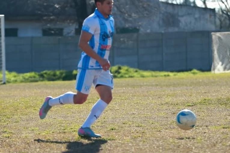 Juventud Unida goleó a Camioneros y amplió su ventaja en la cima - imagen de origen