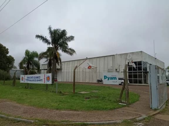 Escala el conflicto en Pyam: los trabajadores despedidos fueron impedidos de ingresar a la planta y el gremio espera definiciones - imagen de origen