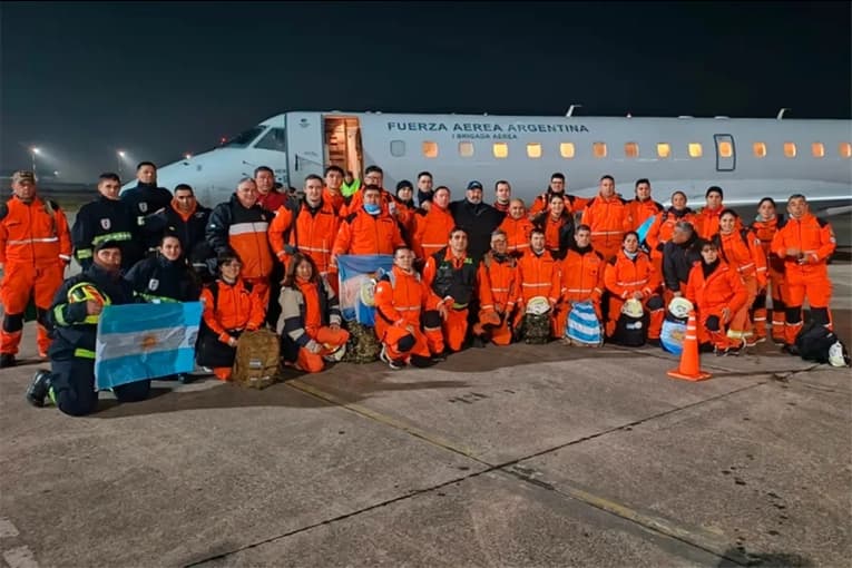 Partió un segundo contingente de rescatistas argentinos para reforzar el operativo humanitario - imagen de origen