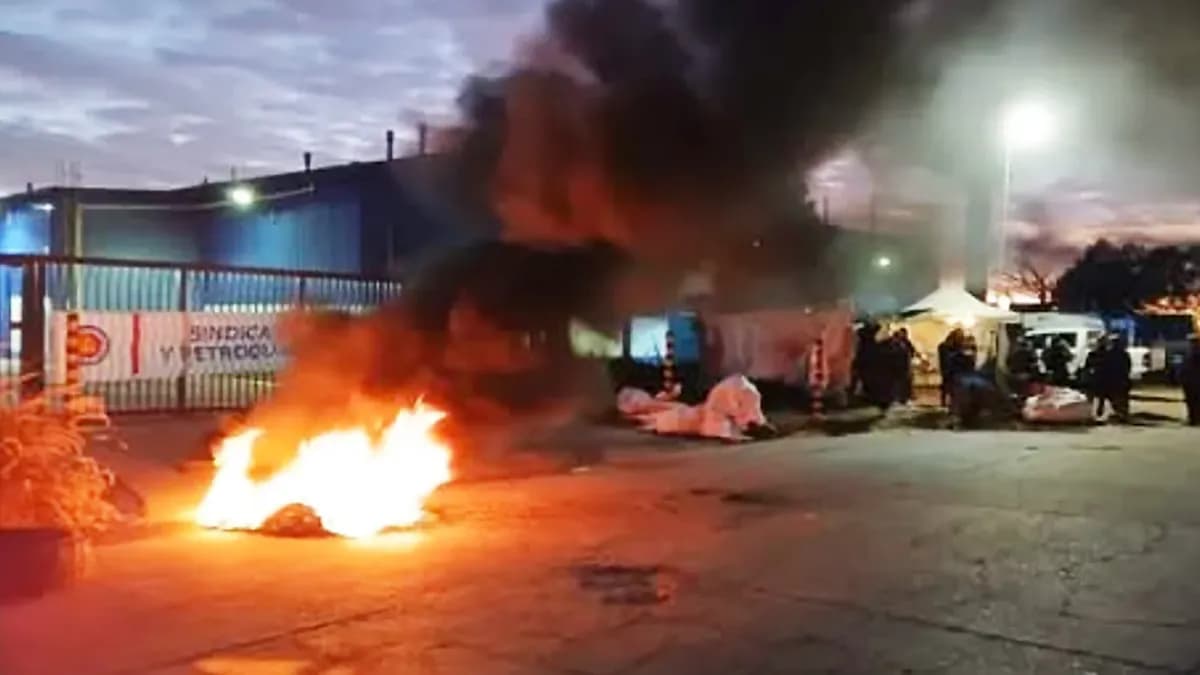 Gualeguaychú: trabajadores despedidos de UniónBat continúan acampe frente a la fábrica - imagen de origen