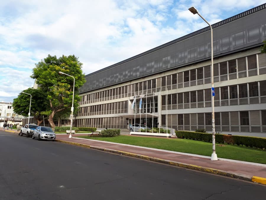 Se ordenó que una estudiante participe del viaje de egresados y que el colegio cese con la discriminación - imagen de origen