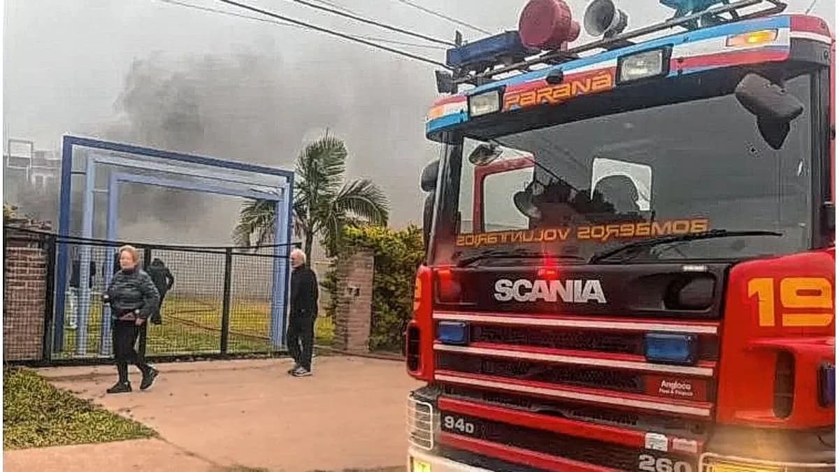 Voraz incendio dañó un salón para eventos en Paraná - imagen de origen