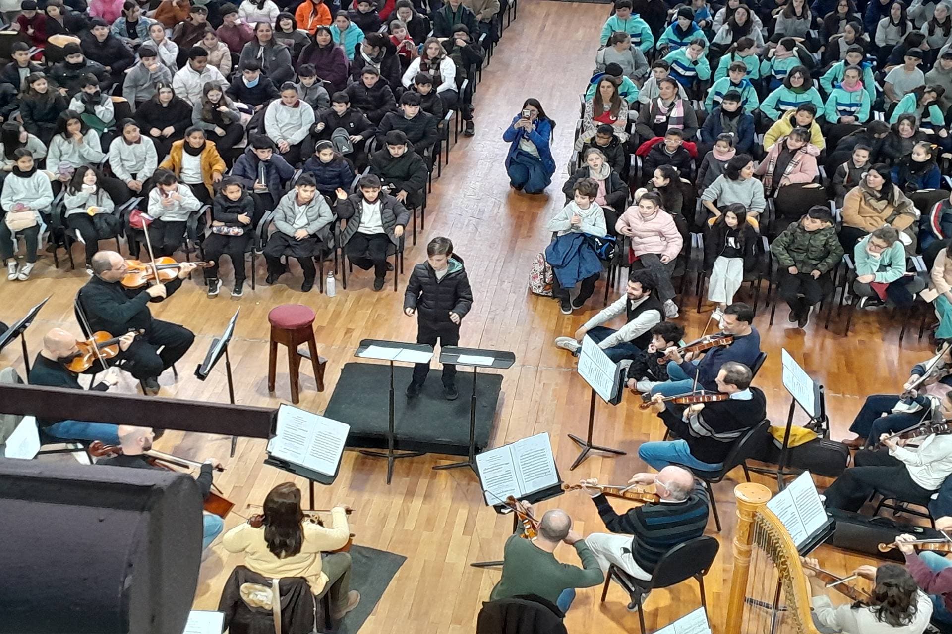 Más de 1500 gurises de escuelas entrerrianas participaron esta semana de los conciertos didácticos de la Sinfónica provincial - imagen de origen