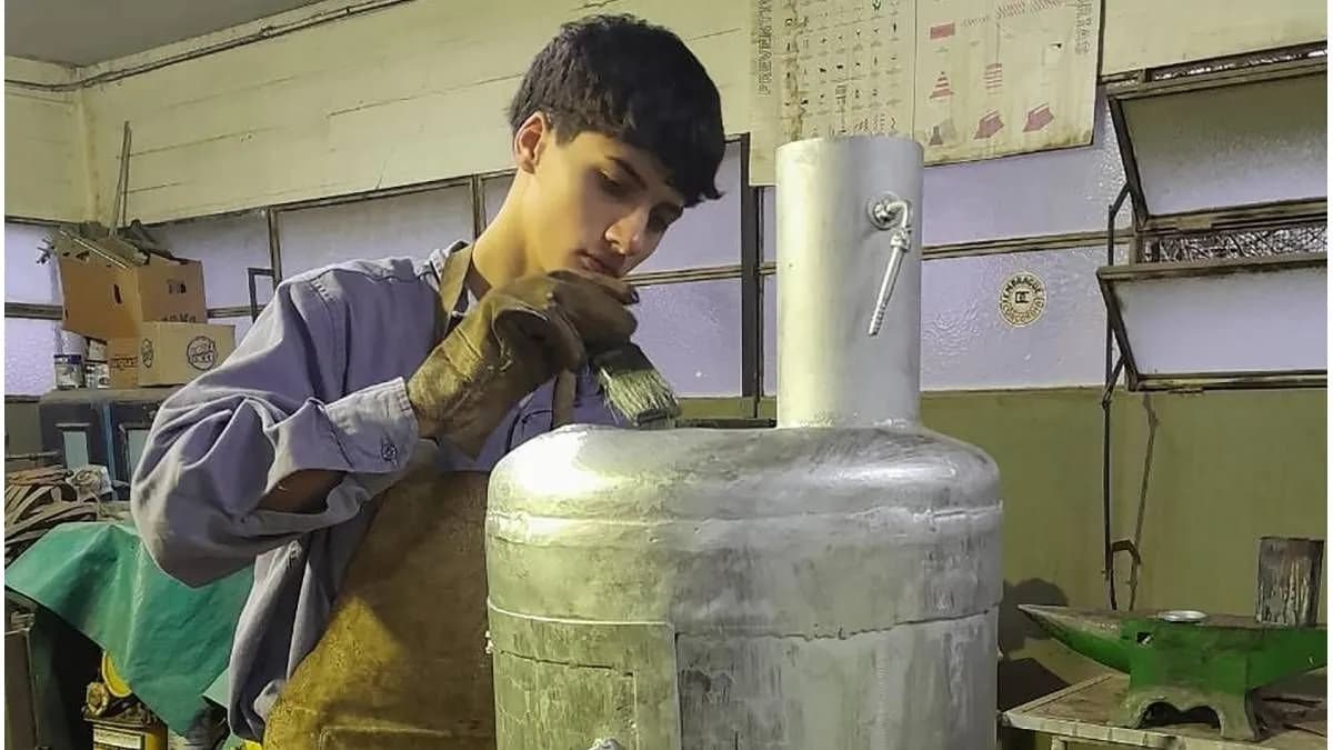 Colón: con materiales reciclados, estudiantes fabrican salamandras para donar a familias - imagen de origen