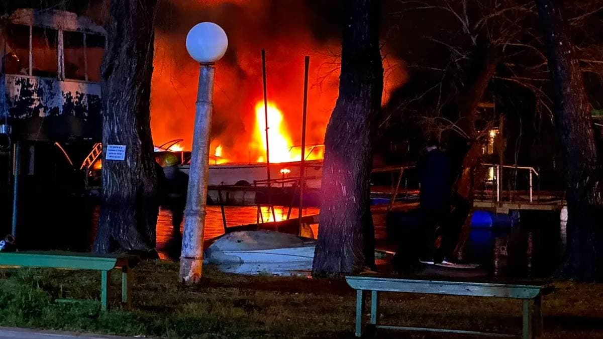 Murió el hombre que había sufrido graves quemaduras tras el incendio de su embarcación - imagen de origen