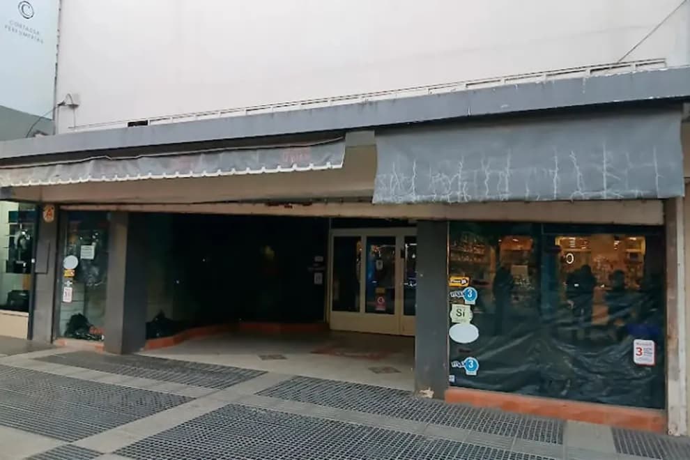 Cerró definitivamente un histórico local de indumentaria de la peatonal de Paraná - Dos Florines - imagen de origen