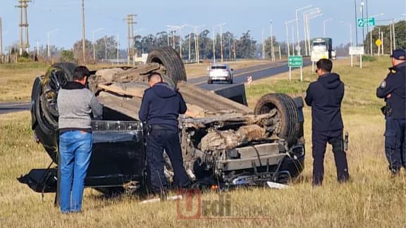 Un uruguayo que juega en Unión volcó en Urdinarrain - imagen de origen