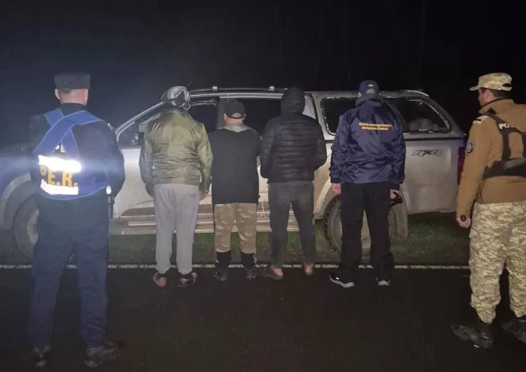 Cayó una caravana de cazadores furtivos que operaba de noche en campos privados - imagen de origen