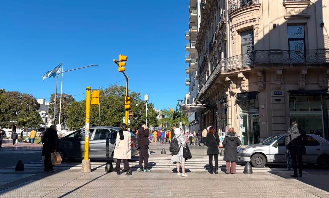 Las ventas minoristas pyme bajaron 3,8% interanual en julio, según CAME - Dos Florines - imagen de origen