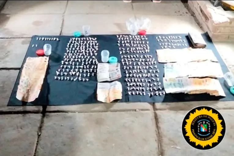 Incautaron cerca de un millón de pesos, cocaína y marihuana tras un allanamiento en Lomas del Mirador II - imagen de origen