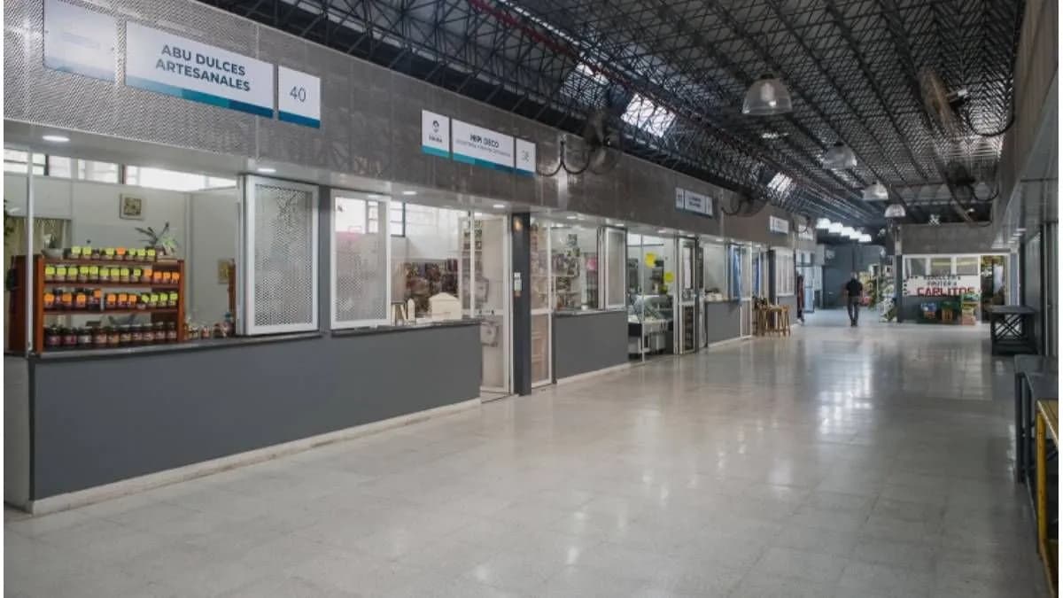 Detuvieron a un hombre que ingresó a la feria de Salta y Nogoyá y robó un celular - imagen de origen