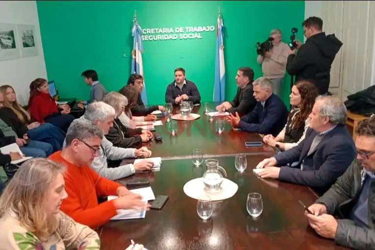 El Gobierno afirmó que hizo oferta “superadora”, pero los gremios docentes la rechazaron: en qué consistía - imagen de origen