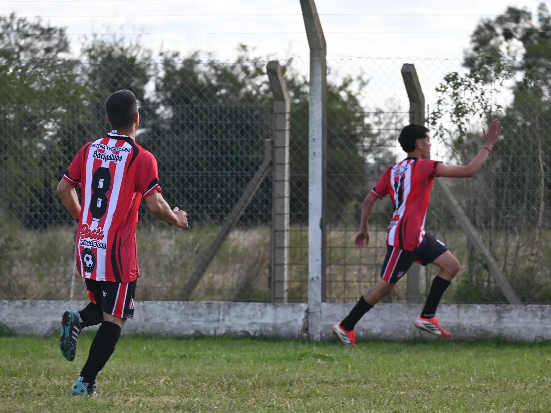 Black River derrotó a Sportivo Larroque y es líder momentáneo del Torneo Apertura de Primera B - imagen de origen