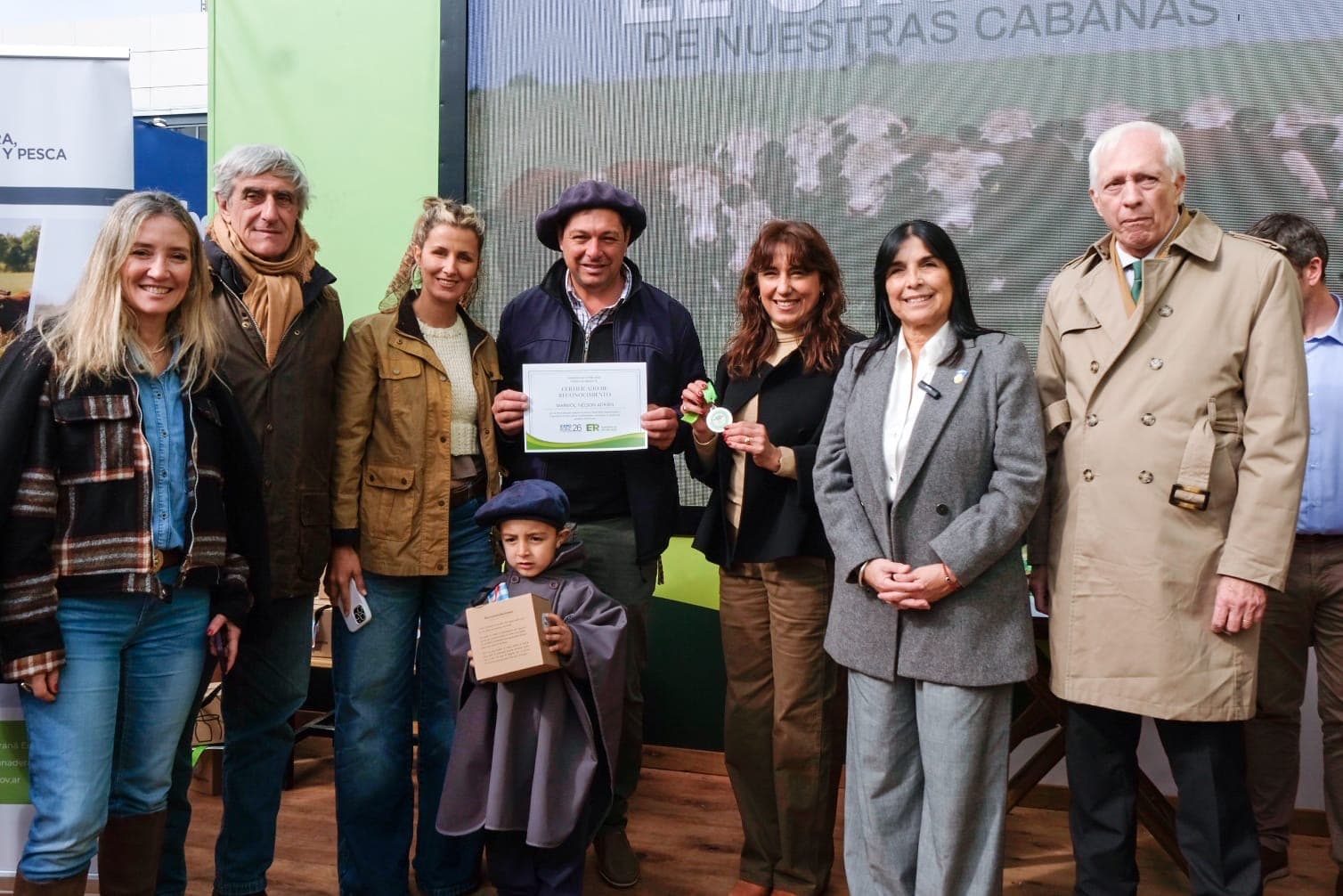 Emotiva entrega de distinciones a los cabañeros de Entre Ríos en Palermo - imagen de origen