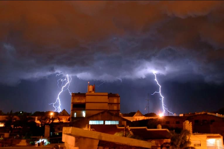 Alerta naranja por tormentas fuertes, ráfagas de hasta 100 km/h e intensas lluvias en Entre Ríos: el pronóstico - imagen de origen