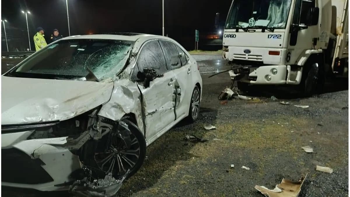 Victoria: conductor alcoholizado chocó un camión estacionado - imagen de origen