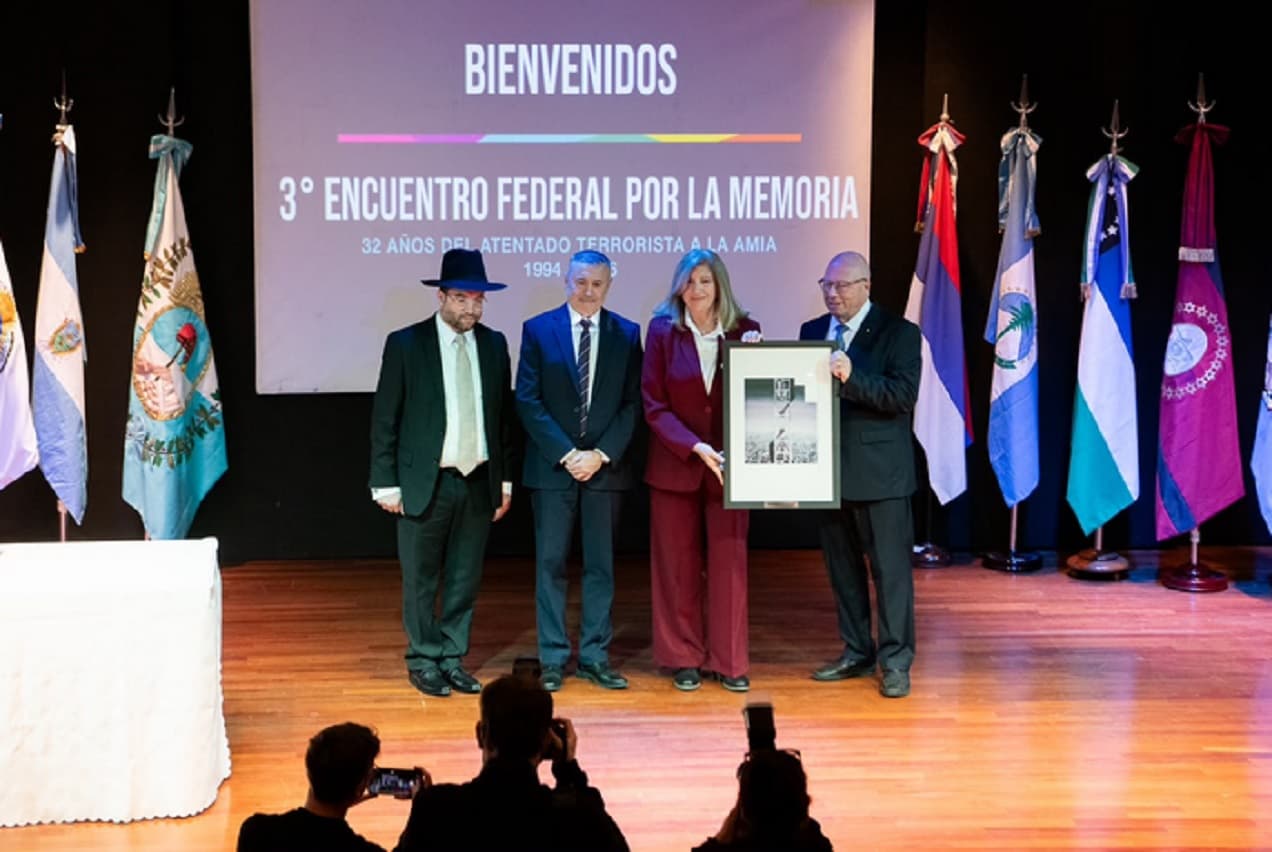 Paraná suscribió un compromiso con AMIA por la memoria y contra la impunidad - imagen de origen