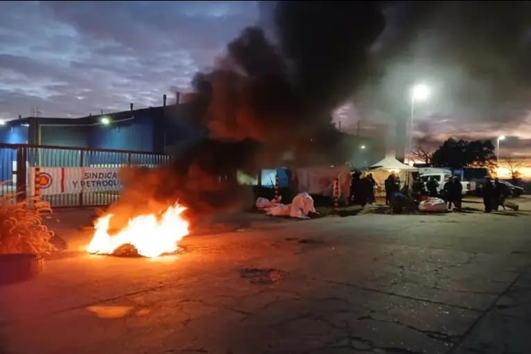 Protesta de trabajadores despedidos en Gualeguaychú: anunciaron tres movilizaciones durante la semana - imagen de origen