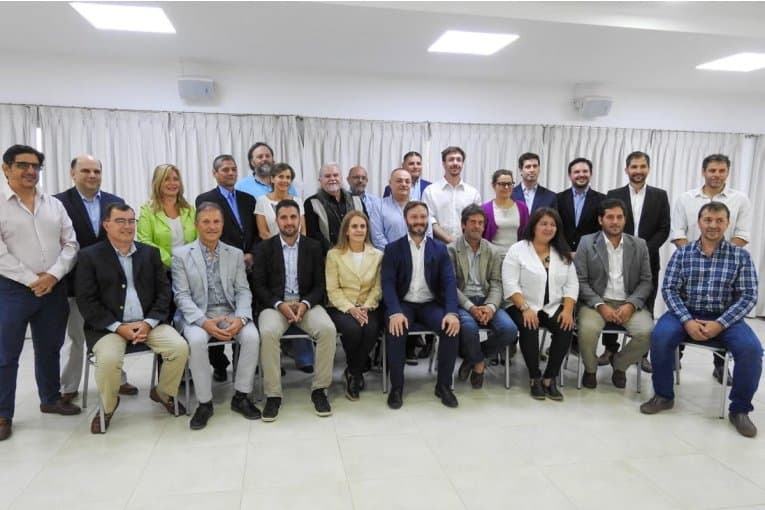 Azcué solo conserva a un funcionario de la mesa chica que presentó al asumir - imagen de origen