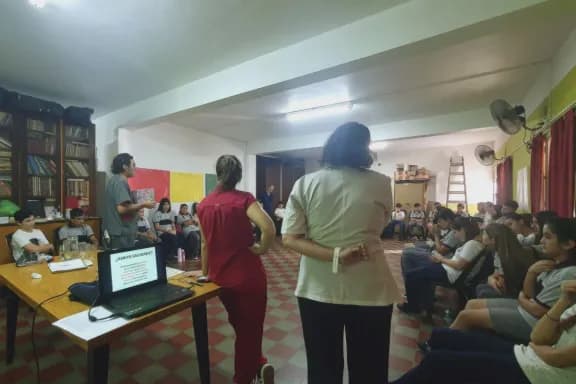 Fortalecen las asesorías de salud integral en escuelas secundarias de la provincia - imagen de origen