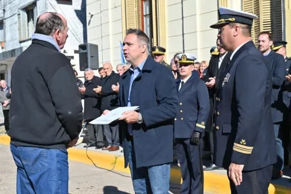 A su retorno de Israel, Davico asistió al acto de Prefectura - imagen de origen