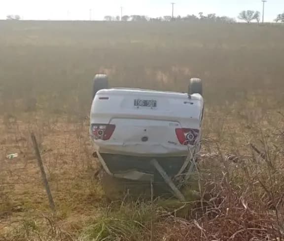 Cinco cadetes de la Policía de Entre Ríos sufrieron un violento vuelco en la Ruta 18 - imagen de origen