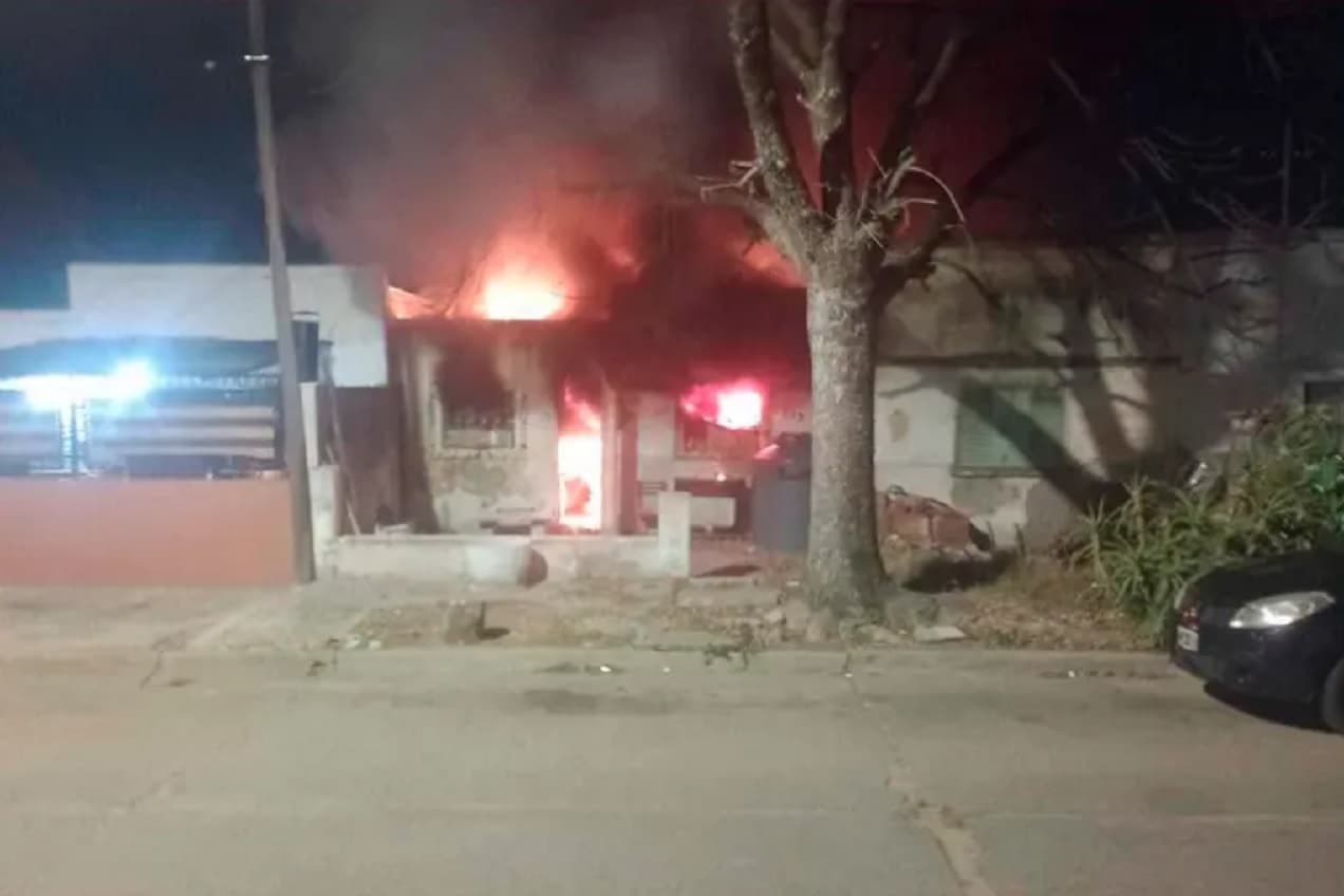Un hombre se descompensó y murió tras ver su casa consumida por incendio - imagen de origen