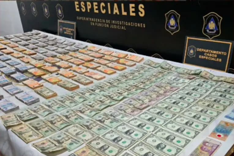 Secuestraron $43 millones y dólares tras allanamientos en Buenos Aires por robos multimillonarios en Chajarí - imagen de origen