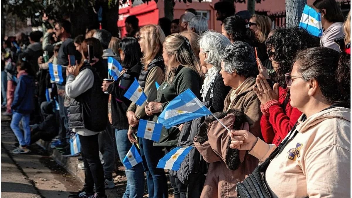 El Día de la Independencia en Paraná fue disfrutado por cientos de vecinos - imagen de origen