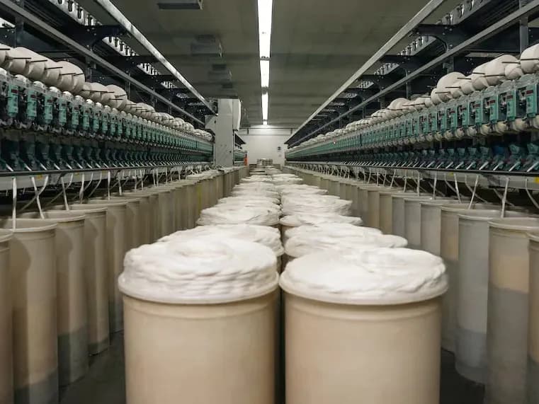 La producción textil aceleró su caída y la capacidad instalada siguió entre las más bajas de la industria - imagen de origen