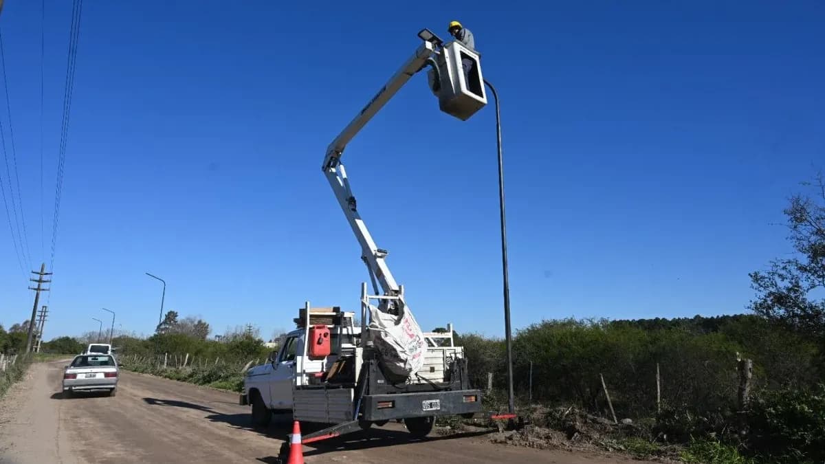 Avanzan los trabajos de iluminación LED en Calle de las Tropas - imagen de origen
