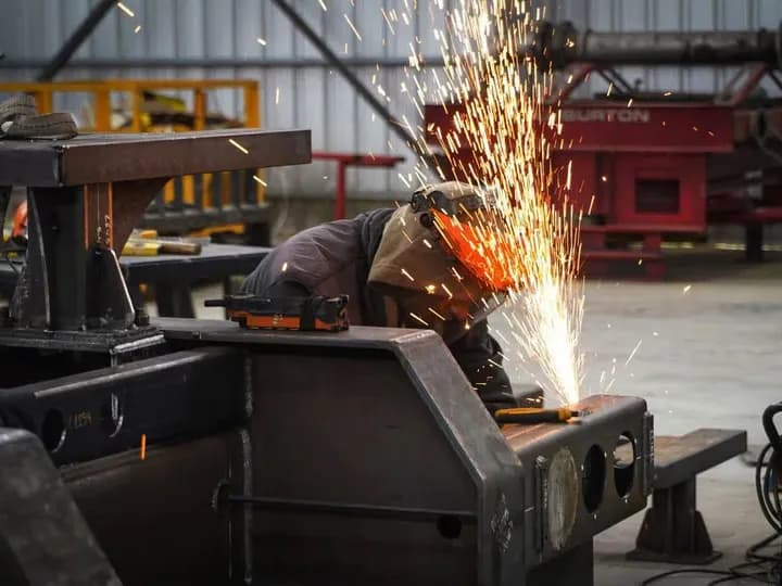 Más presión a la industria: Argentina lidera el ranking de carga fiscal sobre el sector formal - imagen de origen