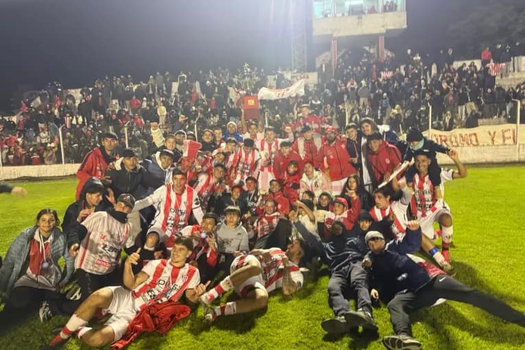 Futbolistas de Atlético Paraná valoraron el título de la Copa Túnel Subfluvial: "Es una sensación hermosa" - imagen de origen
