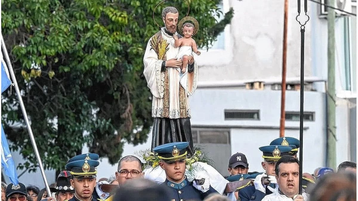 San Cayetano: por qué cada 7 de agosto miles de fieles renuevan su fe para pedir pan y trabajo en el país - imagen de origen