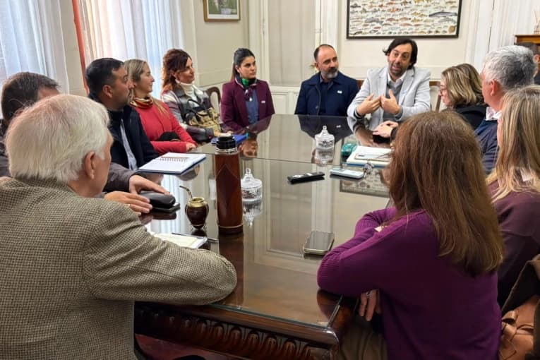 La UNER, el Ministerio de Desarrollo Económico provincial e instituciones organizadoras avanzan en el Congreso INOCUA 2026 - imagen de origen