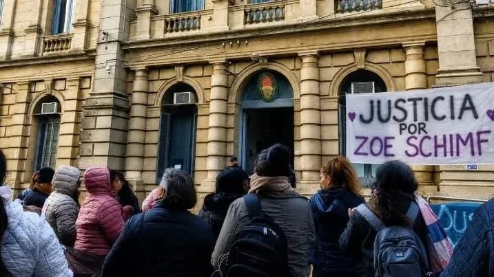 Piden justicia por Zoe Schimf: familiares y vecinos marcharon frente a Tribunales de Concordia - imagen de origen